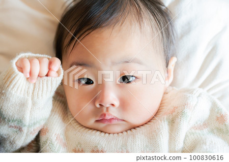 Staring baby Staring baby 100830616