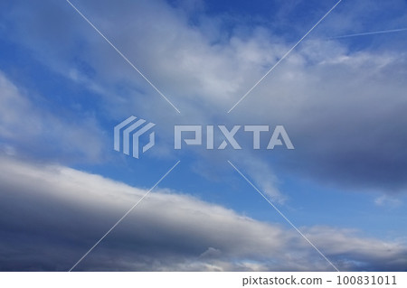 清爽的傍晚天空,藍天和各種雲彩・春天・廣角・只有天空・230318pm 清爽的傍晚天空,藍天和各種雲彩・春天・廣角・只有天空・230318pm 100831011