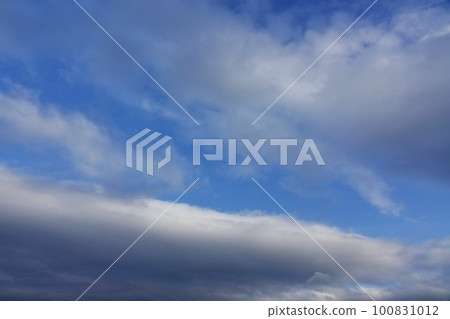 清爽的傍晚天空,藍天和各種雲彩・春天・廣角・只有天空・230318pm 清爽的傍晚天空,藍天和各種雲彩・春天・廣角・只有天空・230318pm 100831012