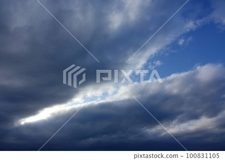 Refreshing evening sky with blue sky and belt-shaped clouds・Spring・Wide angle・Sky only・230318pm Refreshing evening sky with blue sky and belt-shaped clouds・Spring・Wide angle・Sky only・230318pm 100831105