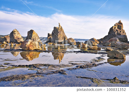 [Hashiganiwa] Kujino River, Kushimoto Town, Higashimuro District, Wakayama Prefecture 100831352