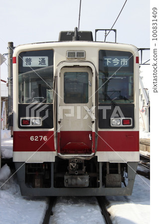 Tobu Series 6050 train entering the Aizu Railway Aizu Line in winter Tobu Series 6050 train entering the Aizu Railway Aizu Line in winter 100831409