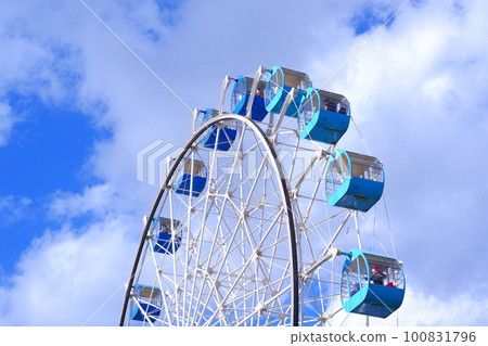 Holiday scenery with blue sky and ferris wheel 100831796