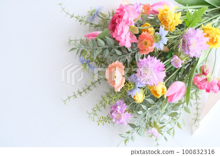 各種鮮花花束 各種鮮花花束 100832316