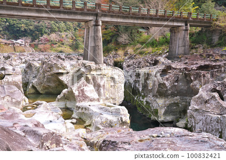 [Taki no Worship] Ogawa, Kozagawa Town, Higashimuro District, Wakayama Prefecture 100832421