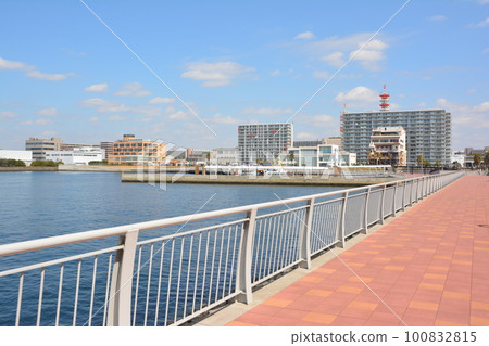 千葉港 06 觀光船碼頭和建築物 100832815