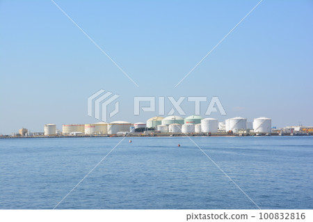 Chiba Minato 07 Marubeni gas complex on the opposite bank 100832816