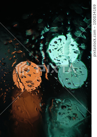 玻璃上的水滴與水滴 100834169