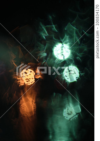 玻璃上的水滴與水滴 100834170