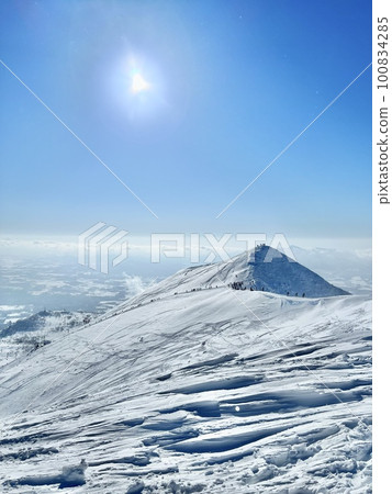 大地被雪覆蓋 100834285