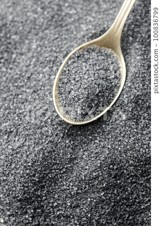 Hawaiian black  lava sea salt 100836799