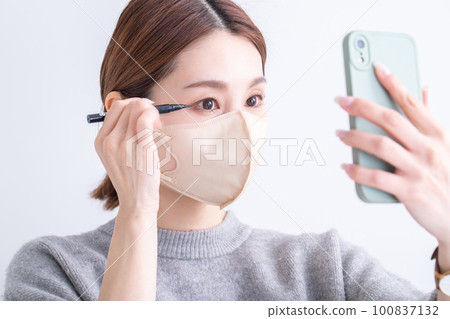 畫眼線的女人 畫眼線的女人 100837132