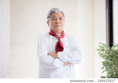 Restaurant chef portrait Restaurant chef portrait 100837627