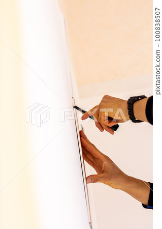 Renovation of the children's room Paste the wallpaper 100838507