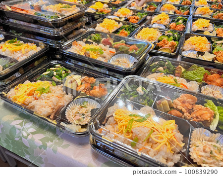 Bento lunches at children's cafeterias and community cafeterias 100839290