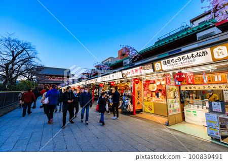 Asakusa, Taito-ku, Tokyo Nakamise Shopping Street and Hozomon Gate in the evening Asakusa, Taito-ku, Tokyo Nakamise Shopping Street and Hozomon Gate in the evening 100839491