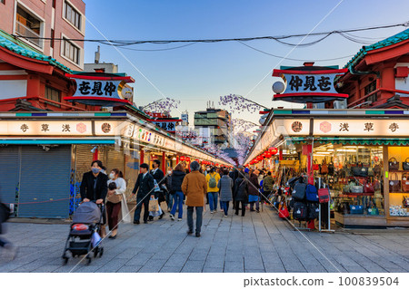 Asakusa, Taito-ku, Tokyo Nakamise shopping street in the evening Asakusa, Taito-ku, Tokyo Nakamise shopping street in the evening 100839504
