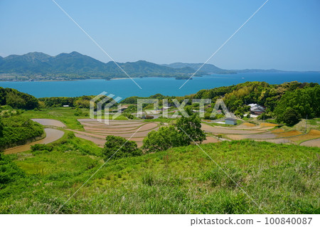 Landscape of the blue sea and terraced rice fields in Yuya Bay, Yamaguchi Prefecture, against the blue sky Landscape of the blue sea and terraced rice fields in Yuya Bay, Yamaguchi Prefecture, against the blue sky 100840087