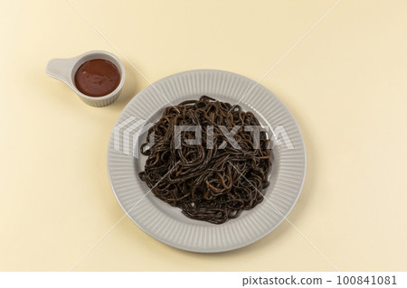 seaweed shirataki, konjac noodles 100841081