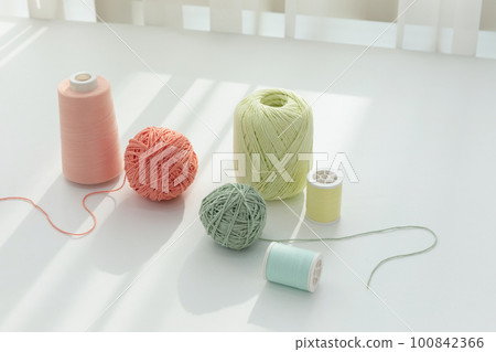 aesthetic photo of handmade, crafting hobbies, knitting yarn and thread 100842366
