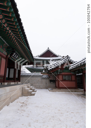 snowing winter scenery of Changdeokgung palace, Korea snowing winter scenery of Changdeokgung palace, Korea 100842764