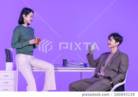 business working concept, young Korean Asian woman and man, having conversations with coffee 100843139