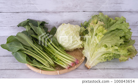 Fresh leafy vegetables|Komatsuna, spinach, cabbage, sunny lettuce Fresh leafy vegetables|Komatsuna, spinach, cabbage, sunny lettuce 100843654