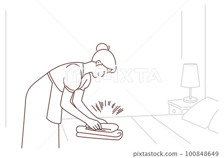 Housekeeper working in hotel room  100848649