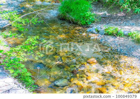 [Scenic view] Kamikochi in early summer [Nagano Prefecture] 100849379