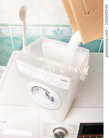 Containers for storing washing powder for different fabrics on a washing machine 100849544