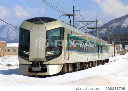 Tobu Limited Express Liberty Aizu on the Aizu Railway in winter (Asakusa ⇔ Aizu Tajima) 100851706