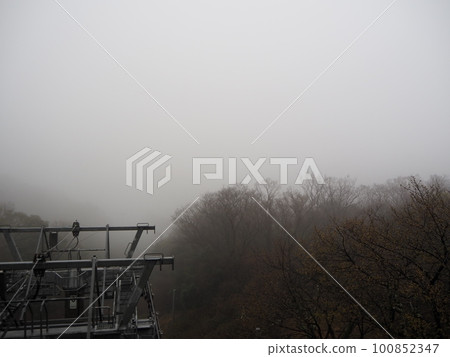 Mt. Bizan, Tokushima Prefecture, the summit covered in fog, the scenery from the summit, the summit in the fog, the ropeway where nothing can be seen Mt. Bizan, Tokushima Prefecture, the summit covered in fog, the scenery from the summit, the summit in the fog, the ropeway where nothing can be seen 100852347