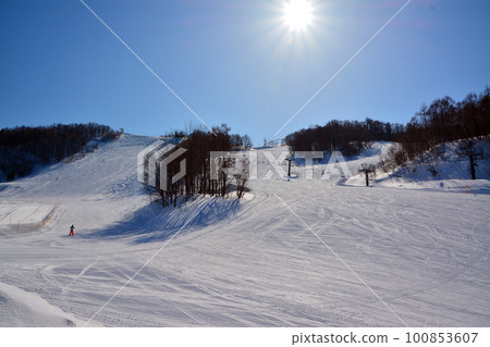 Hokkaido's dazzling silvery slopes Hokkaido's dazzling silvery slopes 100853607