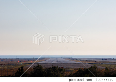 面向大海的跑道～航空自衛隊築木基地 100853749