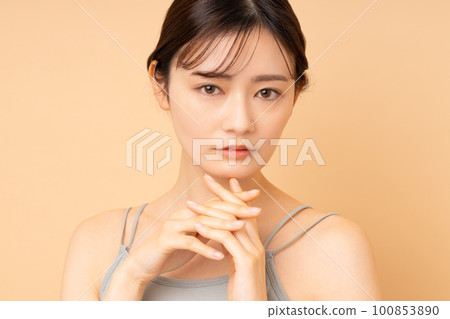 Beauty of young women 100853890