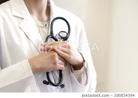 A doctor's hand holding a stethoscope Body parts 100854394