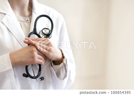 A doctor's hand holding a stethoscope Body parts 100854395
