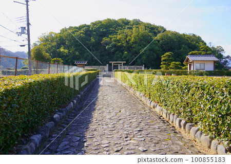 Mausoleum of Emperor Senka (Toriya Misanzai Furuichi Tomb) / Kashihara City, Nara Prefecture Mausoleum of Emperor Senka (Toriya Misanzai Furuichi Tomb) / Kashihara City, Nara Prefecture 100855183