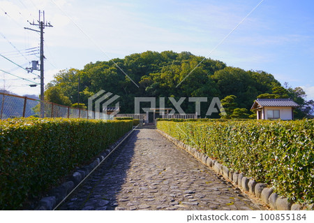 Mausoleum of Emperor Senka (Toriya Misanzai Furuichi Tomb) / Kashihara City, Nara Prefecture Mausoleum of Emperor Senka (Toriya Misanzai Furuichi Tomb) / Kashihara City, Nara Prefecture 100855184