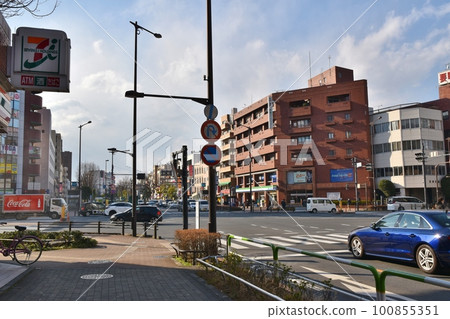 In front of Kanamecho Station on a sunny day, Tokyo In front of Kanamecho Station on a sunny day, Tokyo 100855351