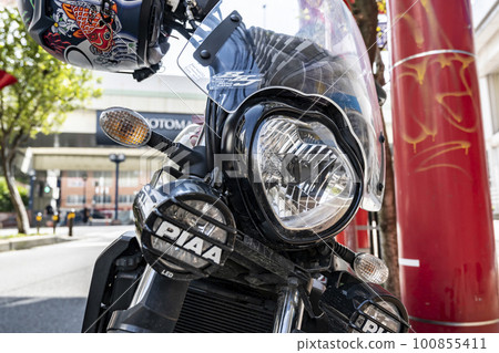 大型美國自行車和橫濱唐人街 100855411