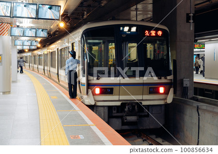 大阪站 大阪東線 通勤列車圖片 大阪站 大阪東線 通勤列車圖片 100856634