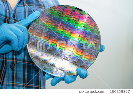 Silicon wafer for manufacturing semiconductor of integrated circuit. 100859867