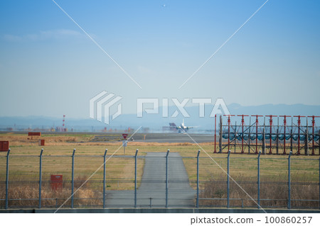 [Landing on Runway 16R seen from Keihinjima Ryokudo Park] 100860257