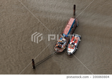 Moored boats at Thames river, London. Aerial photo Moored boats at Thames river, London. Aerial photo 100860804