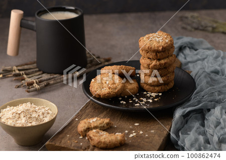 Homemade oatmeal raisin cookies Homemade oatmeal raisin cookies 100862474