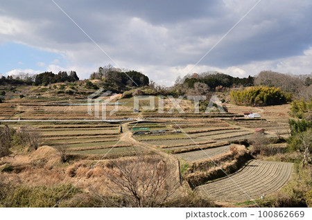 Winter scenery of Inabuchi rice terraces 100862669