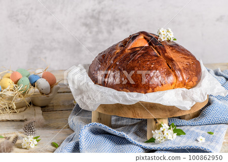 Portuguese traditional Easter cake Portuguese traditional Easter cake 100862950