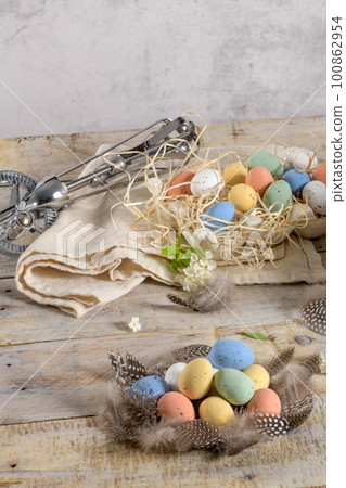 Traditional Easter eggs 100862954