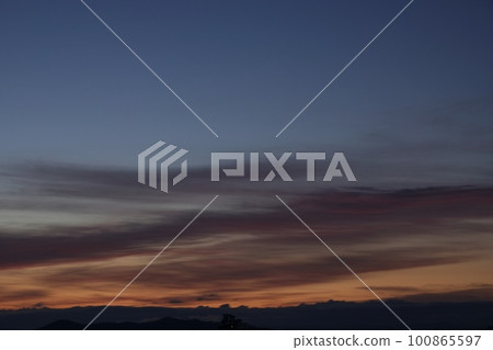 Dawn Sky Gradation Spring 230301am 100865597